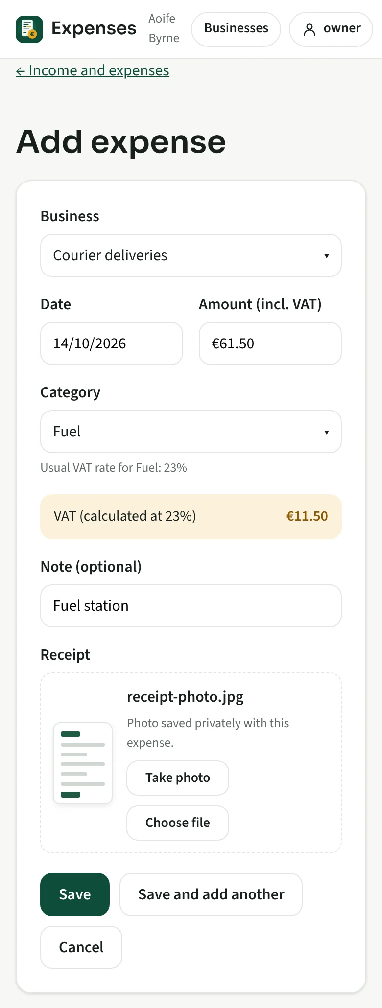 Expenses app on a phone: adding an expense with the amount, the category, the VAT and a photo of the receipt